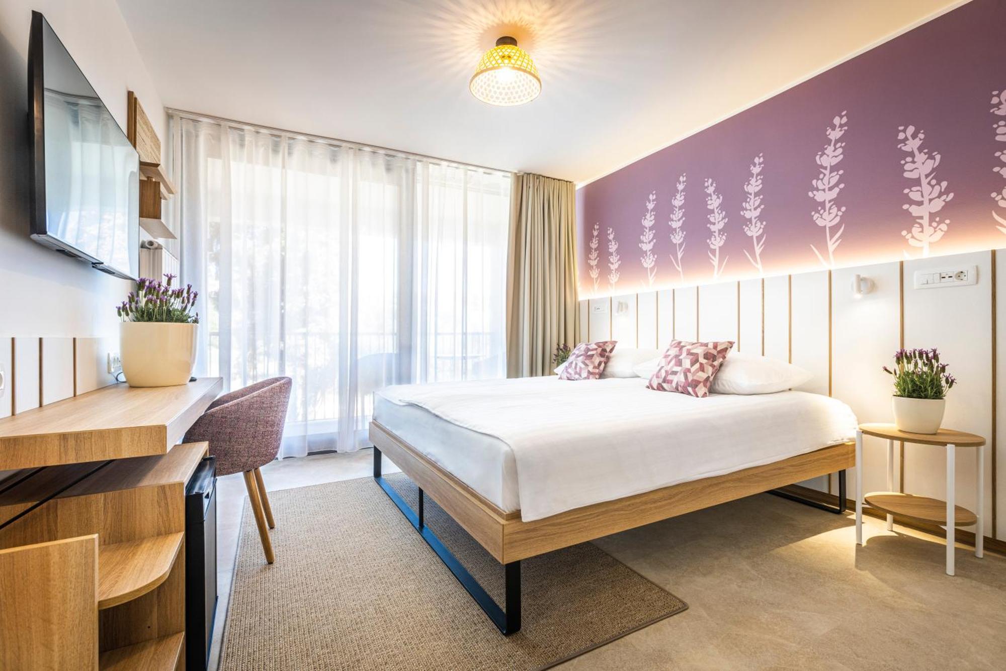 Zweibettzimmer mit Balkon