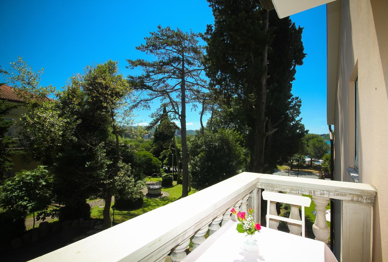 Dreibettzimmer mit Balkon